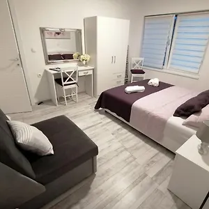 Lidija Apartament Dinjiška